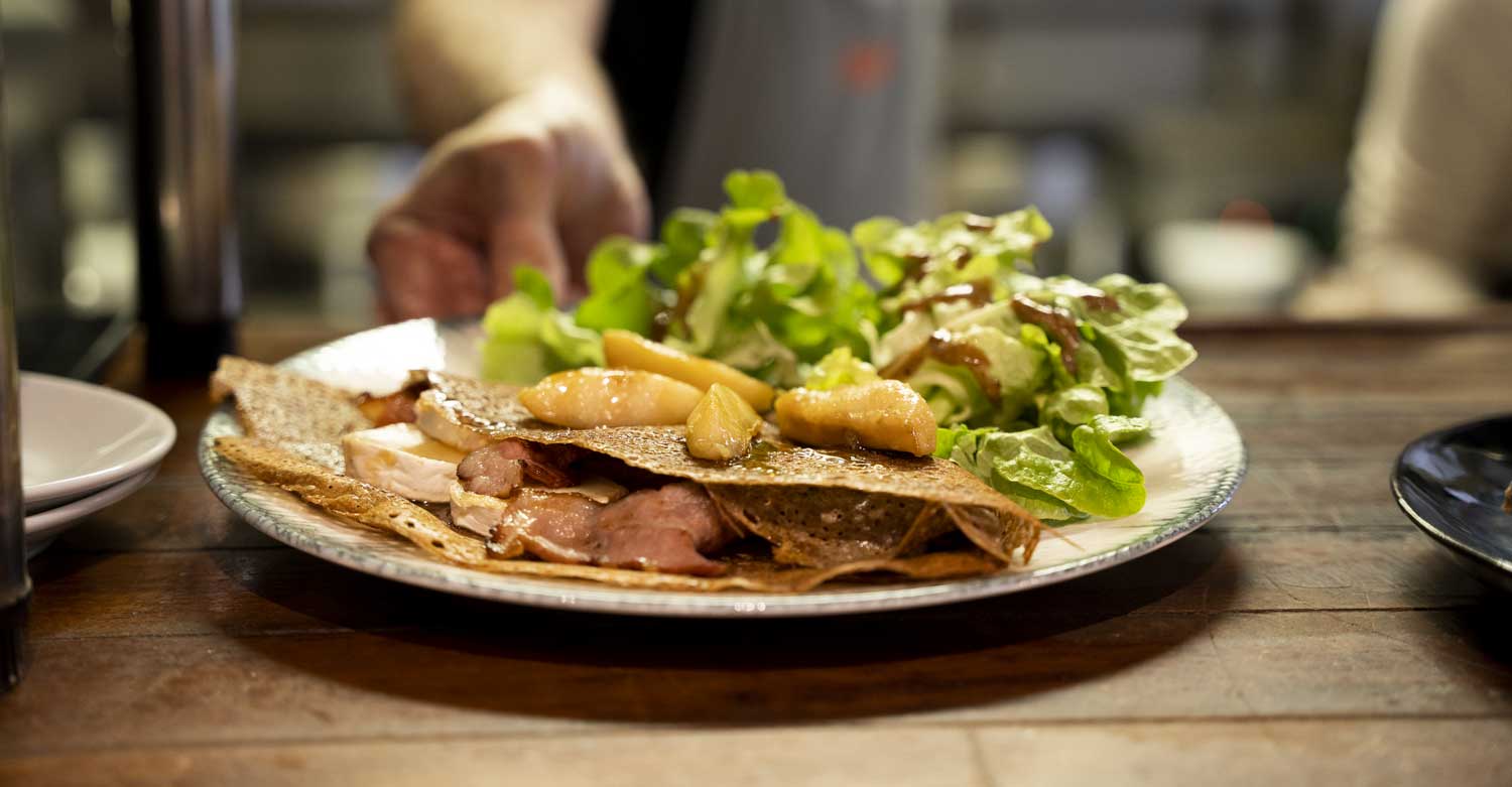 Galette oeuf jambon avec pomme et oignon